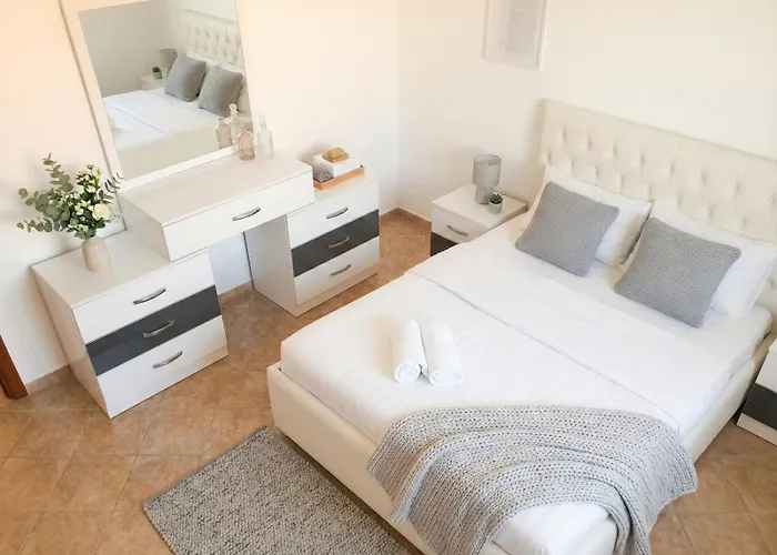 Alba 招待所 地拉那